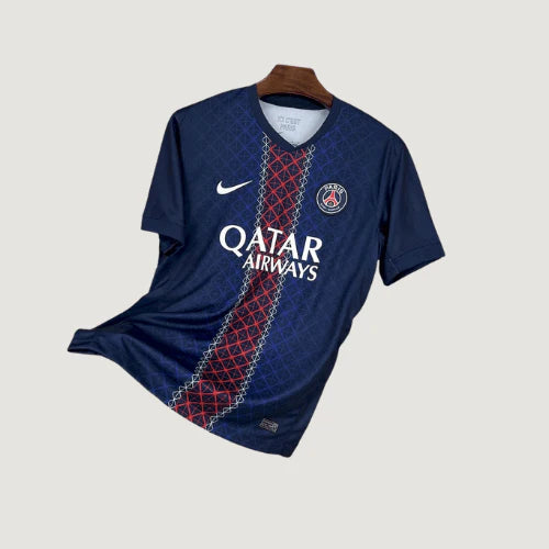 Paris Saint-Germain ( PSG ) – Maillot Domicile 25/26 – Bleu Marine & Rouge