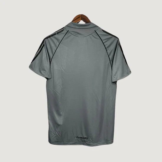Real Madrid – Maillot Rétro Extérieur 2005/2006 – Gris