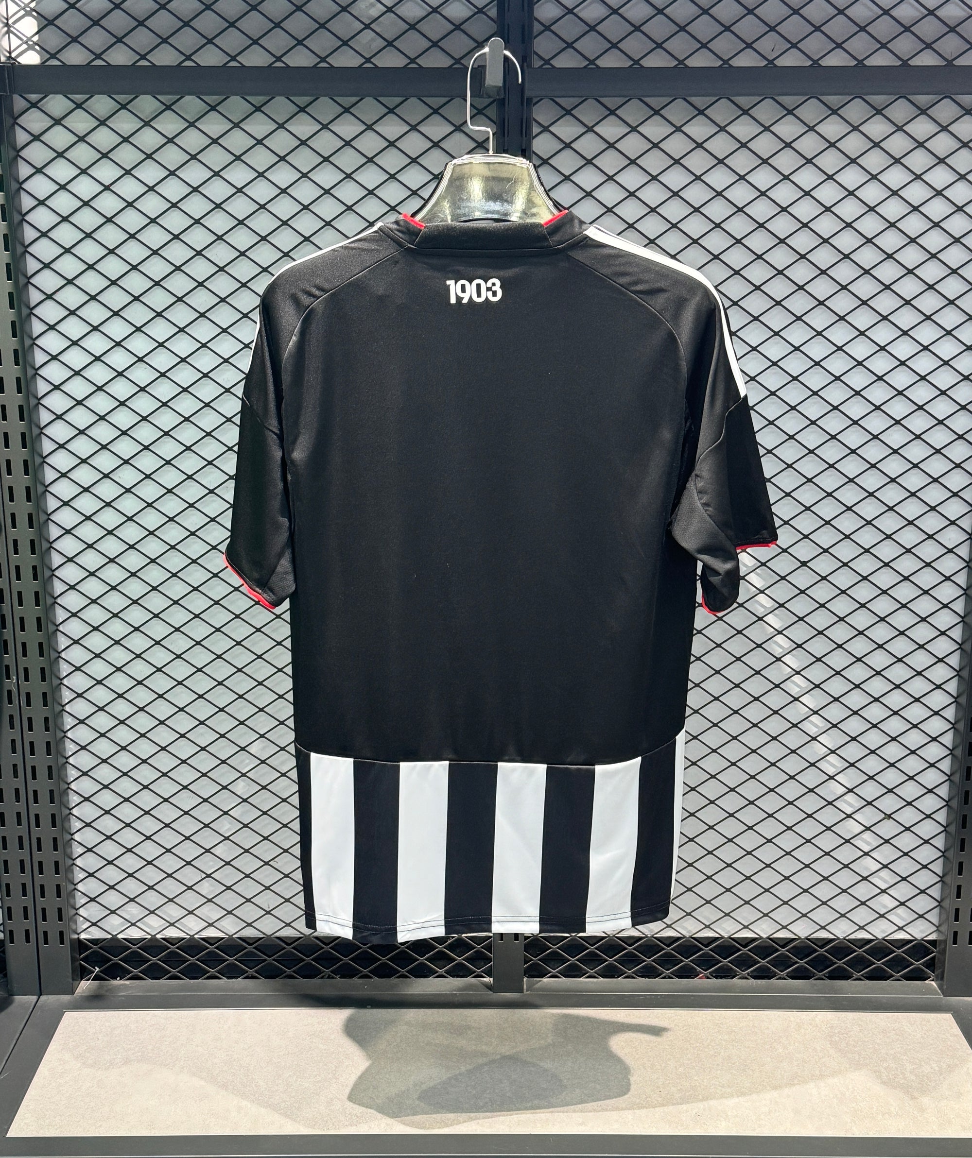 Besiktas 25/26 domicile noir et blanc