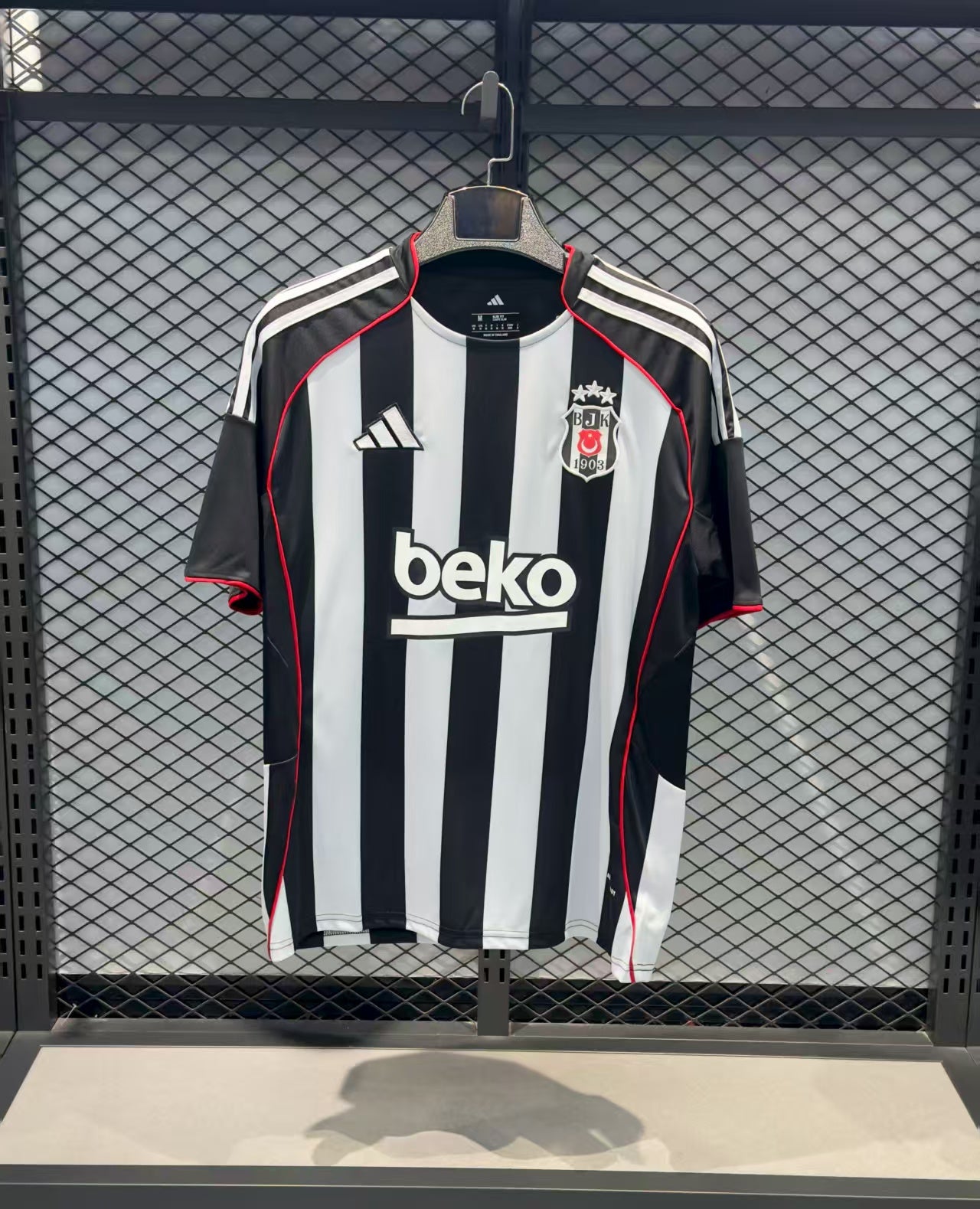 Besiktas 25/26 domicile noir et blanc